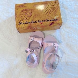 Girls pink leather sandals